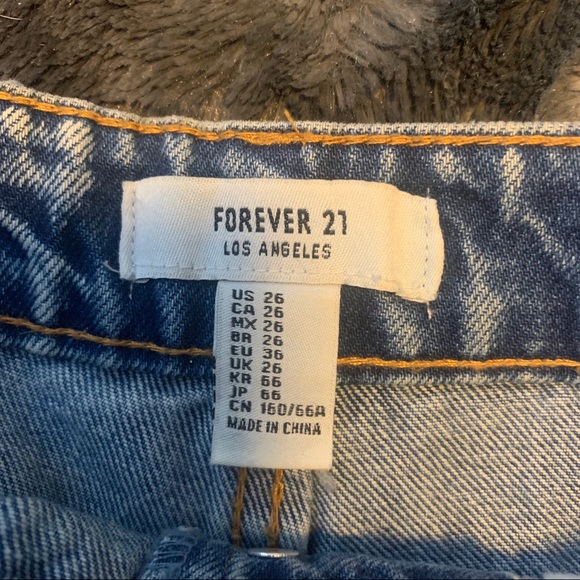 Forever 21 Hi-Rise Short - Picture 3 of 3
